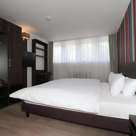 Hotel Fährhaus Am Rhein By Mayburgh Düsseldorf