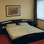 Hotel Faehrhaus Am Rhein By Mayburgh 3*