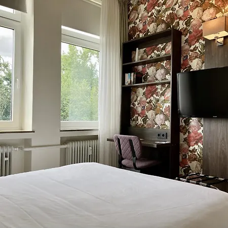 Faehrhaus Am Rhein By Mayburgh